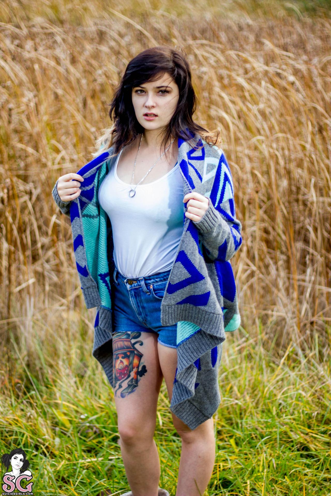 past-her-eyes:  Arttoo Suicide https://www.suicidegirls.com/members/amika/album/1029074/blush/