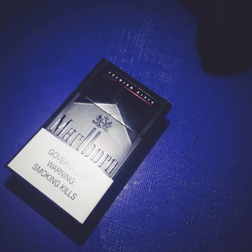 #vscocam #vscolove #marlboro #marlboropremium #smoke #cigar #cigarette #marlborocigarettes #photo 