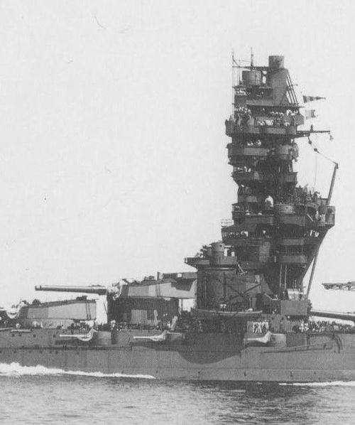 lex-for-lexington:  Pagoda mast of battleship Fuso, pictured in 1940. (Source)