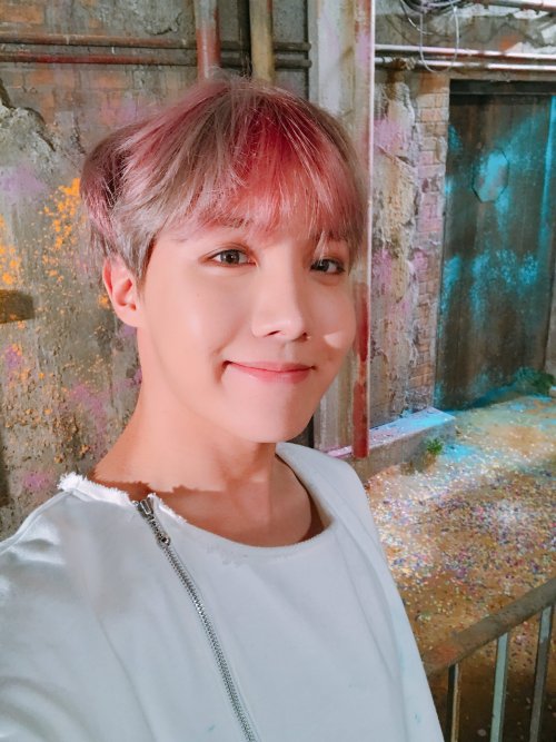 fyrapperline: 170204 J-Hope’s Tweet 아이조아라!! 느낌이 조아!!!! 기분도 조아!!! 넘흐 조아 !!!! (t.co/tttp