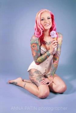 Hot Girls Inked