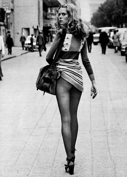 onlyoldphotography:  Alice Springs: Fashion for Dépeche Mode, Paris, 1971 