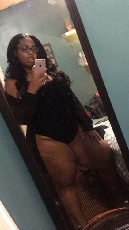 wallxfleurr:Fine enough to bag your friend and your main bitch