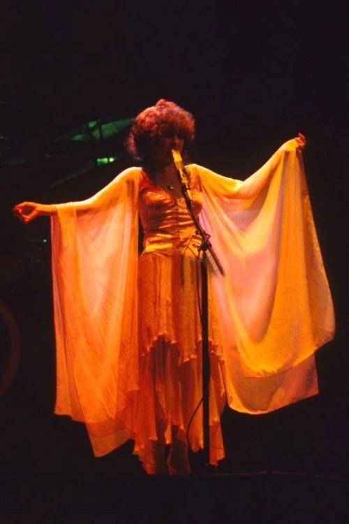 goldduststevie: Request: Stevie performing “Rhiannon” while wearing her moon necklace.