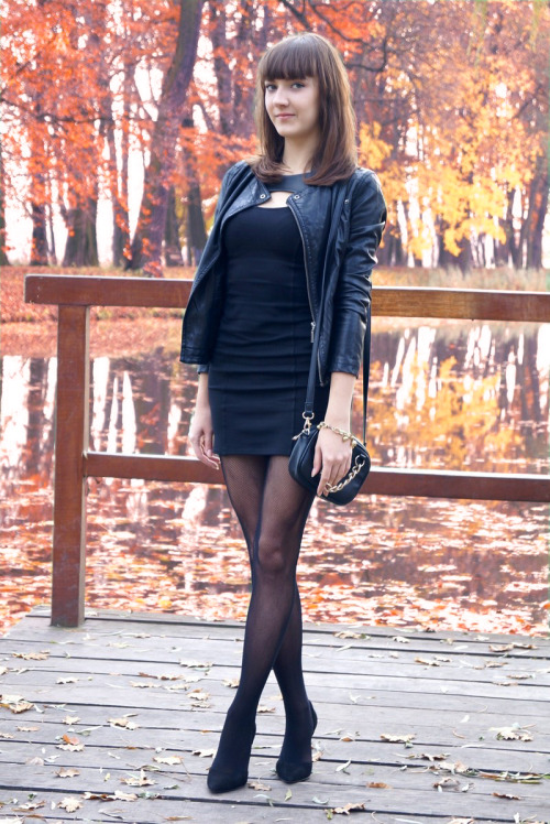 tightsobsession:Little black dress.Via Fashion Camille.