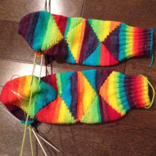 yarnovernewyork:Two heels turned! #knitting #knit #knittersofinstagram #knittersofnewyork #sockkni