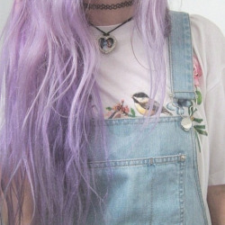 s0lvingsecrets:  ☺pale