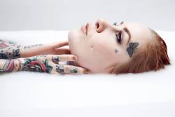 Tattooedwomenarebeautiful:  Modèle: Katy Gold 