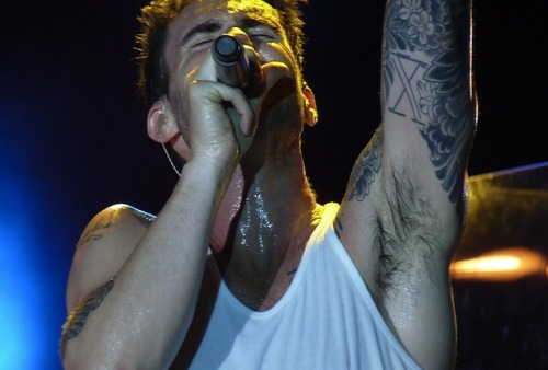 hotpitsandmore: Sweaty Adam Levine