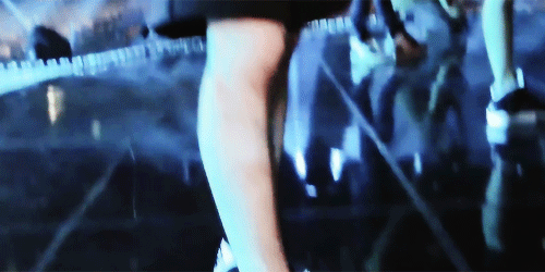 eteru:  Woohyun is proud of his hairy leg 