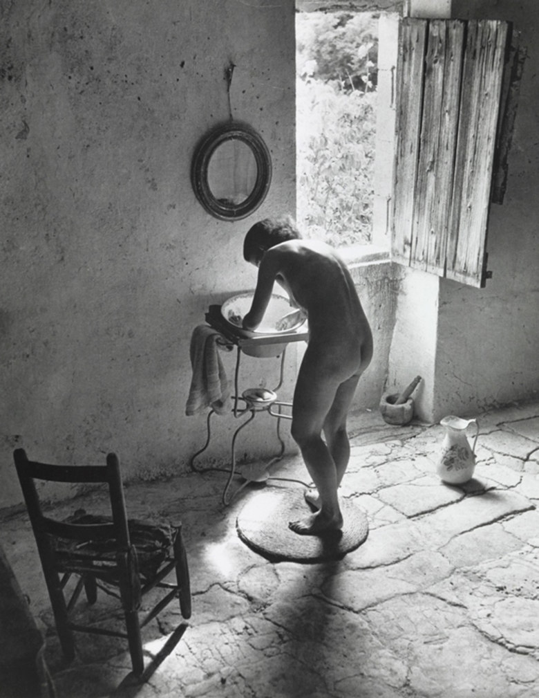 one-photo-day:Provencal Nude, Gordes, 1949, by Willy Ronis. https://painted-face.com/