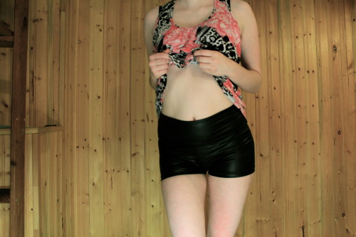 daetrimental:  a short strip tease seriesI really like this outfit, and I really like this photo set 