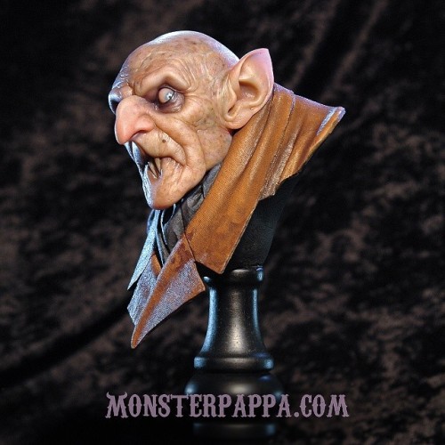 365daysofhorror:  Absolutely INSANE sculptures from Andy Bergholtz. He even has kits you can order to paint yourself. I really want one!! See more here. 