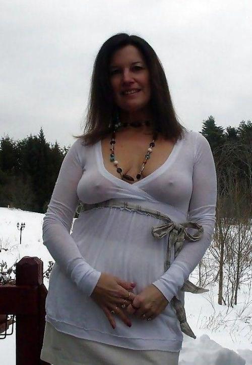 moms-milfs-matures: After shoveling her walks she invites you in for hot cocoa and “anyth