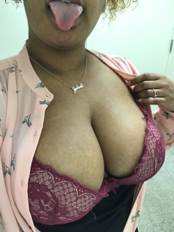 Queencaramel:  Quick Selfies At Work