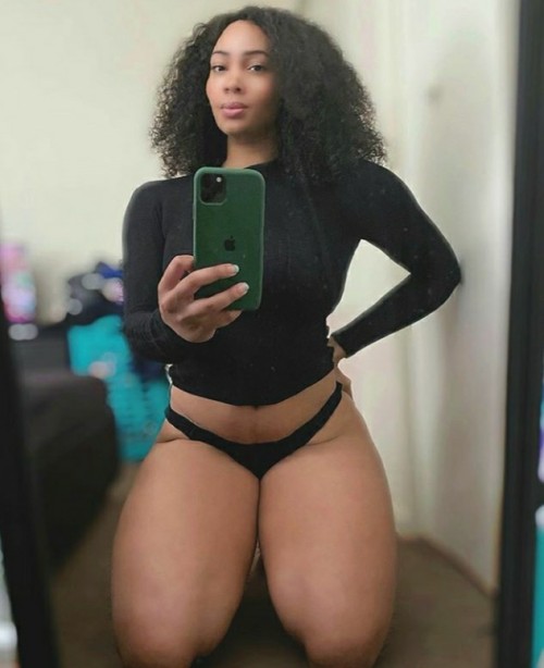 princejazziedad:DeliciouslySexy. Curvy. BootiDelicious MamiMs Beth_God 💜❤️💙