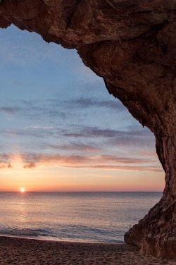 heaven-ly-mind:  Sunrise cave by Ivan Pedretti 