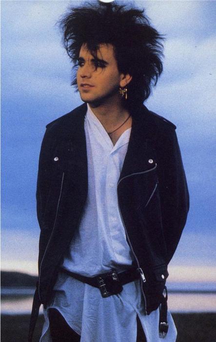 alyona-gilmourina29:  tatiana1980:  Simon Gallup, bassist of The Cure  😍❤💖💜