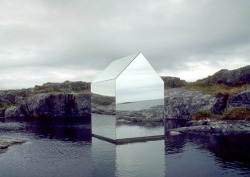 boyirl:  Ekkehard Altenburger, Mirror House, 1996, mirror on steel frame. Temporary installation on the Isle of Tyree, Scotland 