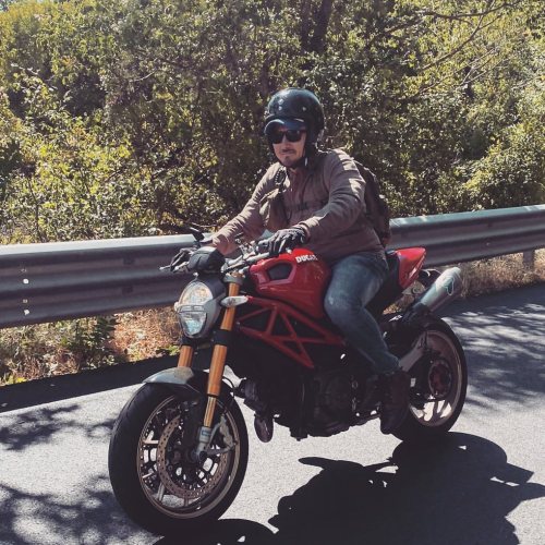 Dimmi che sei felice senza dirmi che sei felice!  #ride #motorcycle #ducati #ducatimonster #roadtrip