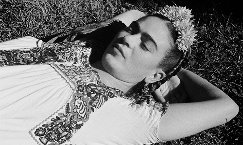 beauvelvet:Frida Kahlo by Leo Matiz, 1941.