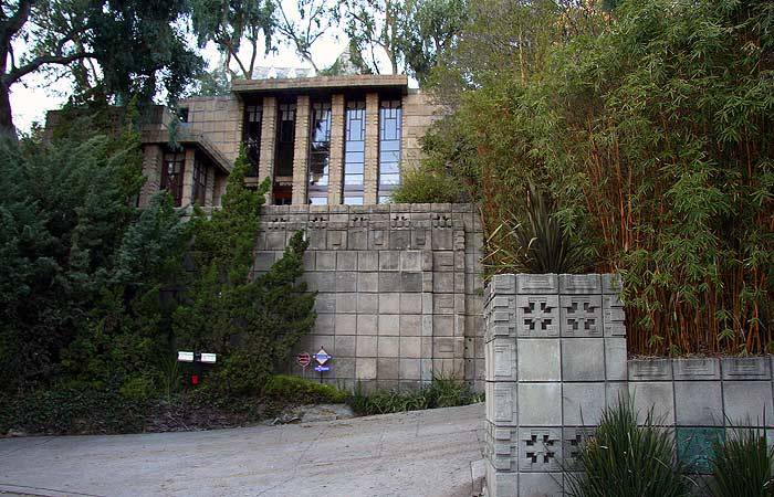 designsbyfranklloydwright:  Frank Lloyd Wright’s John Storer House (1923), Hollywood,