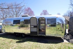 Dreamhousetogo:  Renovated 1968 Airstream Sovereign For Sale