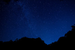 fuckyeahjapanandkorea:  Seoraksan National Park at Night by yun.chung 