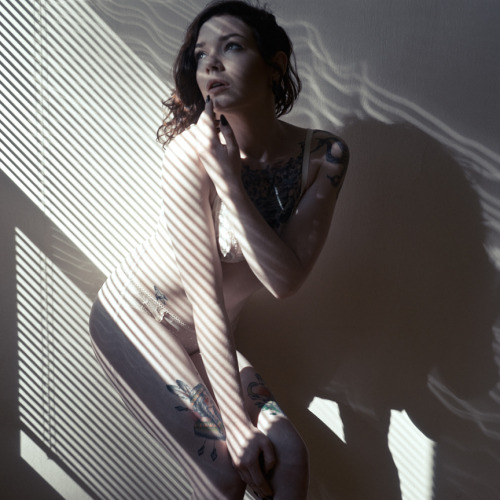 arealitystudios:  I must have sat in front of the computer for hours trying to figure out how to edit this image. By hours, what I really mean is like twenty minutes, which for me is a really long time when it comes to editing a photo. I tend to like