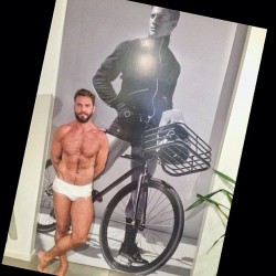 mrteenbear:  Night swim ready! And surprise!!!! Giant @lswieckitay @martonecycling @rufskin_ny #proportions #white #whatbikewillyouweartoday #instarufskin by @martonecyclingco http://ift.tt/1tcRbTL