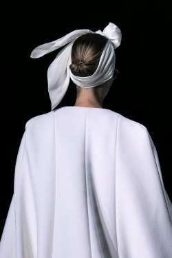 vagueism:  fashioninquality:  Detail at Giambattista Valli Couture Fall Winter 2014 | Paris  BLK × WHT || fav site 