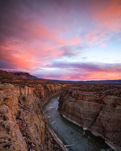 A beautiful place to watch a sunrise. l : IG user aaronseligphoto