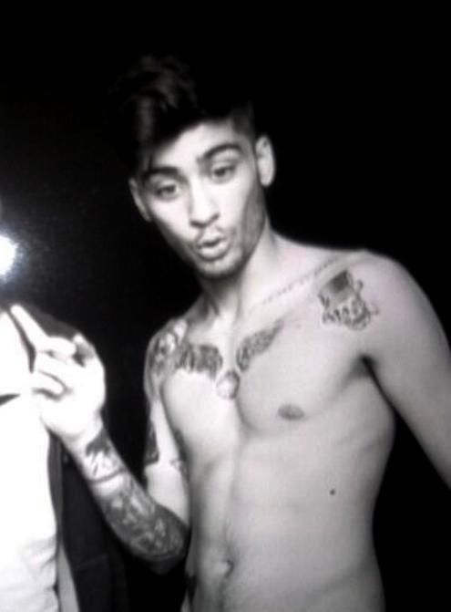 bottom4liam:  Zayn malik shirtless appreciation. 