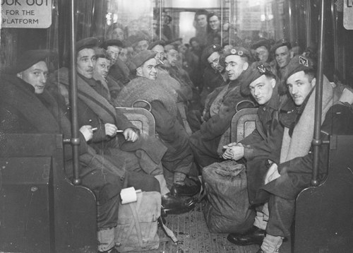 collectivehistory: Soldiers returning home on tube after the end of the Second World War, 1945 (Keys