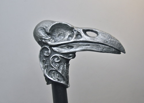 michaeldellamorte:  Raven Skull Cane, by Dellamorte & Co. https://www.etsy.com/shop/Dellamorteco 