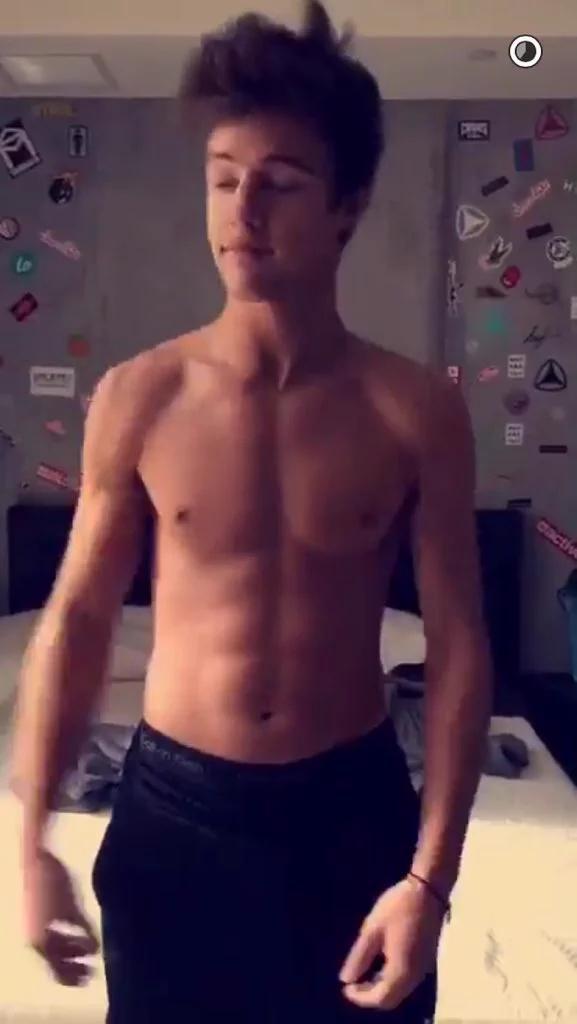 sexymalesdaily:  Cameron Dallas &amp; Dolan Twins