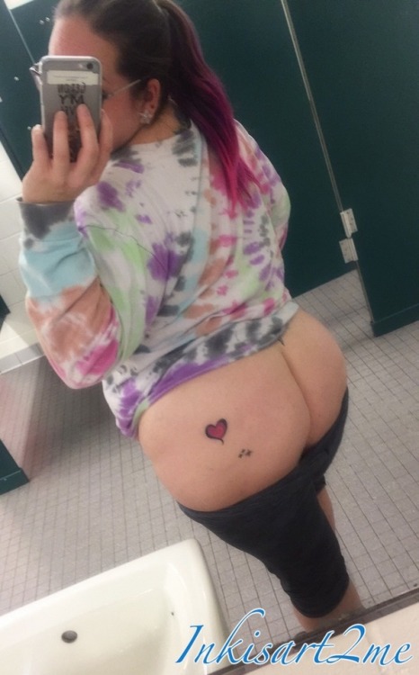 jessygirlxx: Post Volleyball booty shot in the school bathroom…. opppssss probably not what I