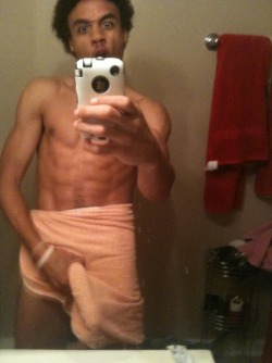 ibaitboyz:  famousblackmenexposed:  Delano Edwards  I actually got my own nudes if him