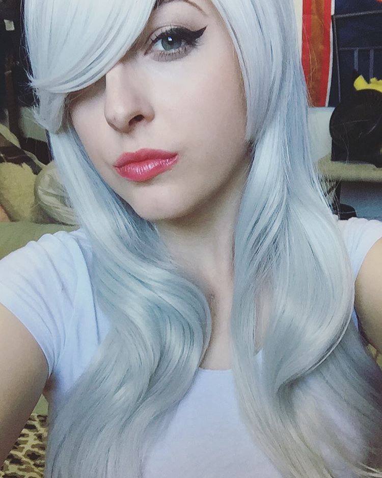 Pale Princess 👑 #selfie #silverhair #eyeliner #ganjababe #babe #pale #princess