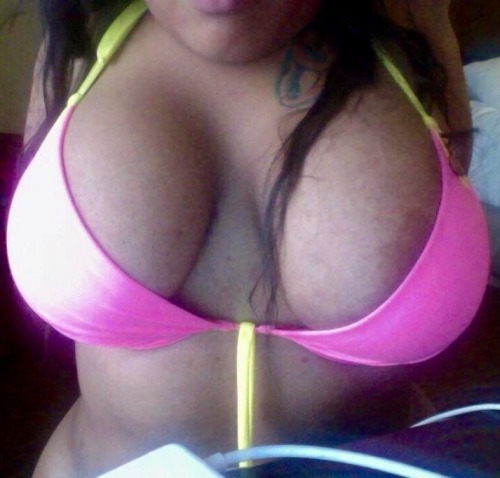 thickazzgurlz:  Thickazzgurlz   Ghetto Barbie porn pictures