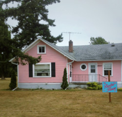 funeraryfaerie:  I found a real life doll house  