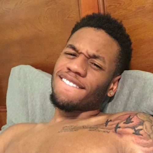 lochnesscolossus:  beammeuptaty:  meechonmars:  bed selfies cause why not? instagram: @meechonmars&n