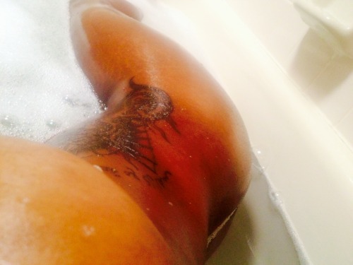 poutyylittlelips:  Bath time! 