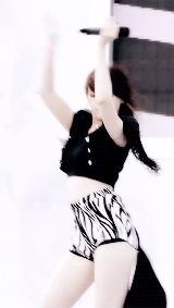  Minah looking amazing during Female President live performance 