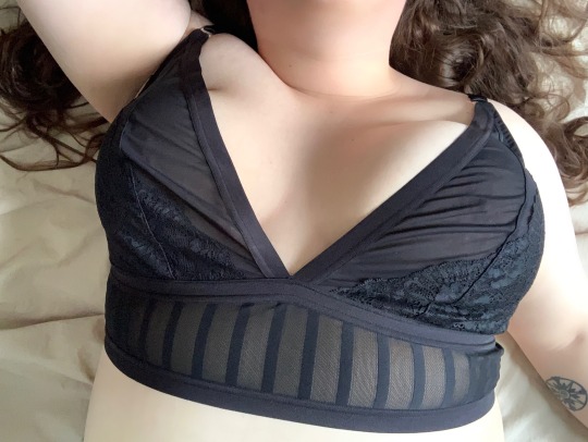 Porn softsoftcurves:Spend a day in bed 🖤 photos