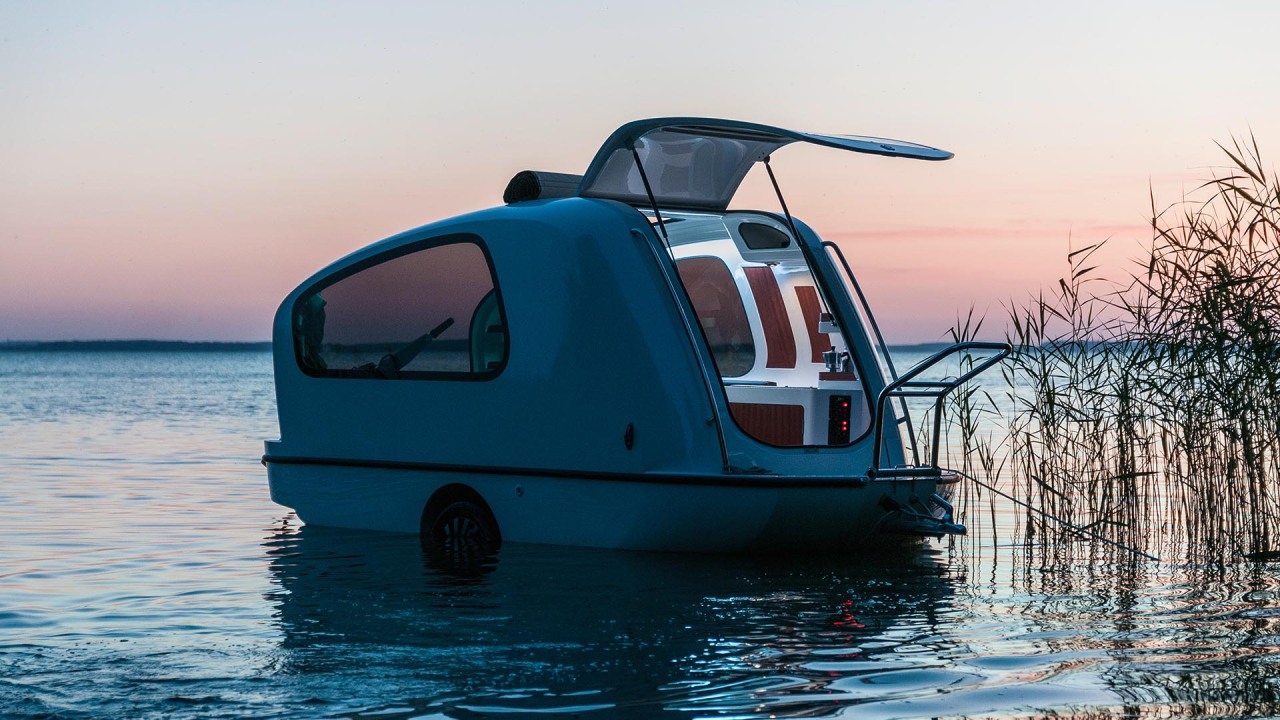 girrlscout:  archatlas:  Sealander  The Sealander is a caravan and yacht in one.