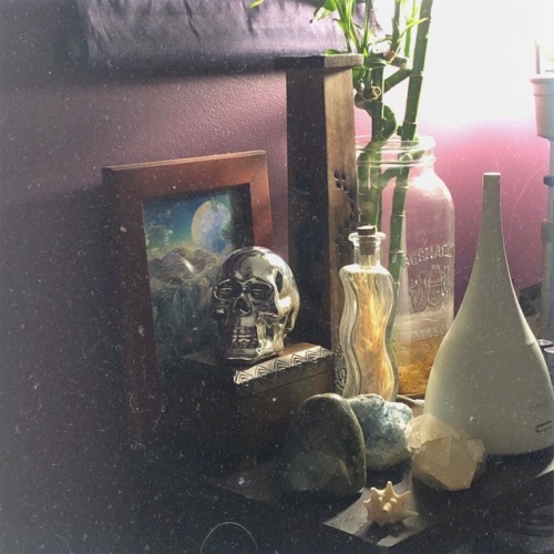 lavenderwaterwitch: snaps of my bedroom ✨ Instagram – hillaryelis