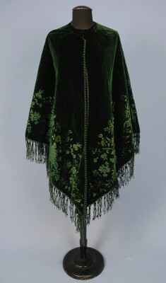 historicaldress:  EMERALD GREEN CUT VELVET CAPE, 1870’s - 1880’s. Velvet triangle having a deep floral border with cord and velvet trim having knotted fringe and quilted silk lining.  