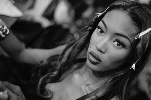 naomihitme:Naomi backstage at Azzedine Alaïa’s Fall 1991 show photographed by Arthur Elgort