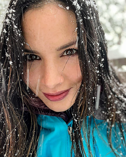 i-am-roadrunner:katrinalaw: 

HAPPY NEW YEAR!!!! Sending love to you all. 